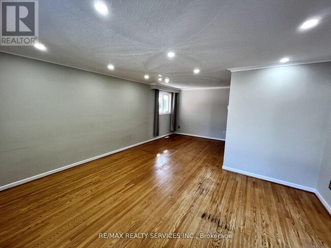 Building Photo - 91 Ambleside Dr