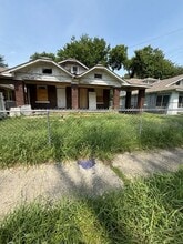 Building Photo - 605 Eva St