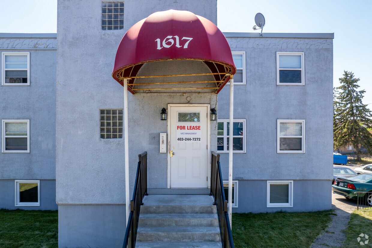 Building Photo - 1617 34 Av SW