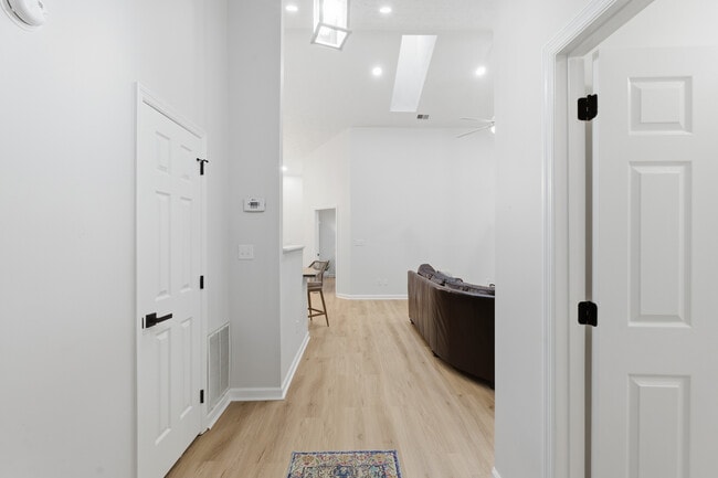 Foto del edificio - 1212 Pleasant Ridge Dr