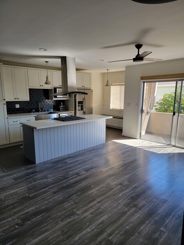 Living room, Kitchen - 922 16th St