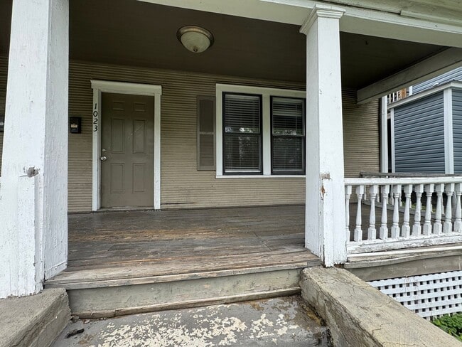 Building Photo - 1025 Ferdinand Ave SW