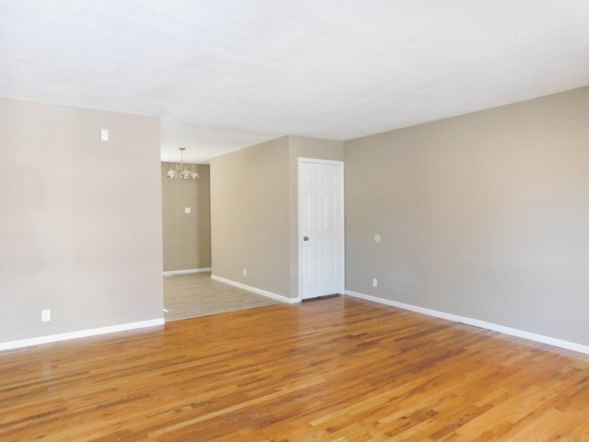 Building Photo - 2288 Kingsford Dr