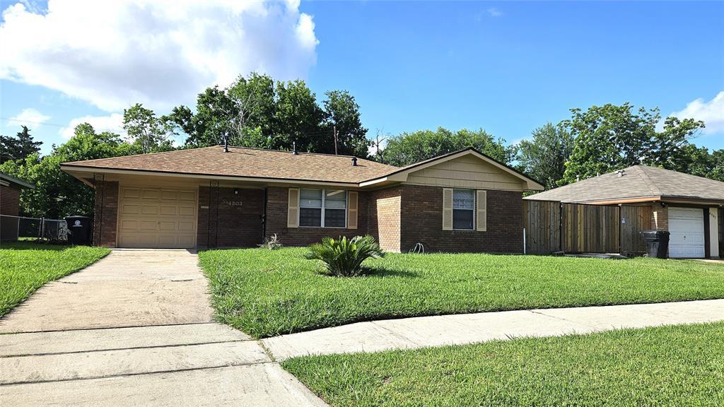 Foto principal - 4303 Howcher St