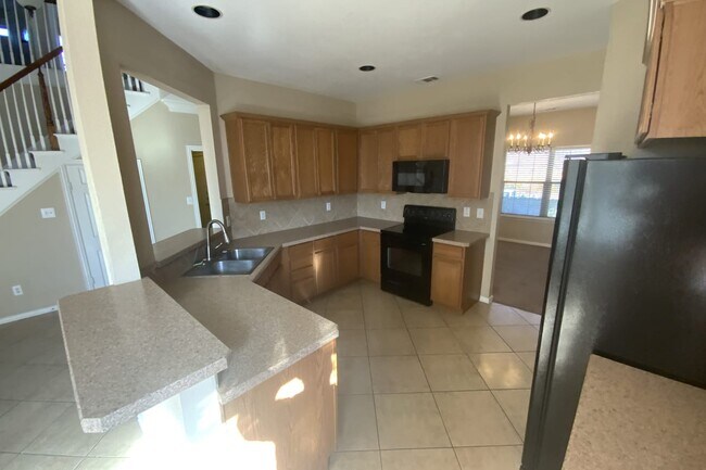 Building Photo - 2825 Greenway Dr