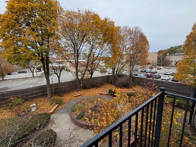 Building Photo - 112 Franklin St