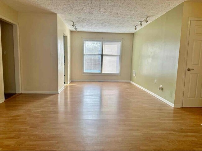 Foto del edificio - 8021 Knollgate Ct