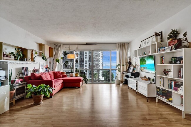 Foto del edificio - 2451 Brickell Ave