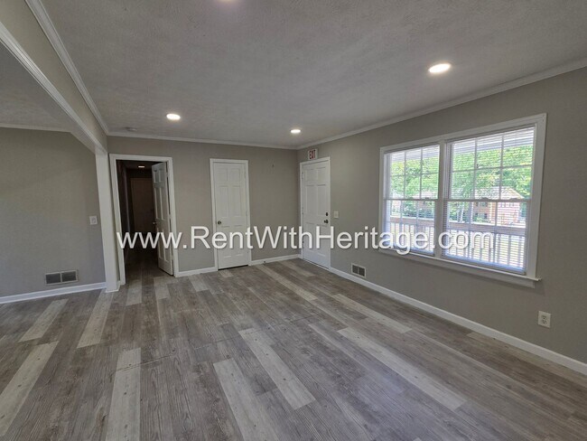 Building Photo - 7016 Skyline Dr