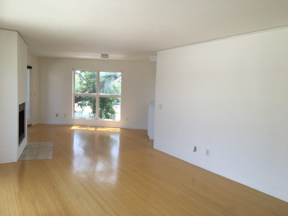 Living room - 2207 Brenta Pl