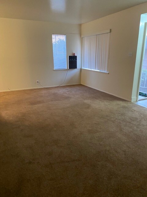 Living room - 7832 Sanford St