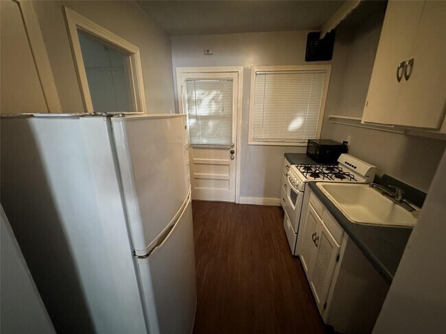 Foto del edificio - 1009 W 25th St