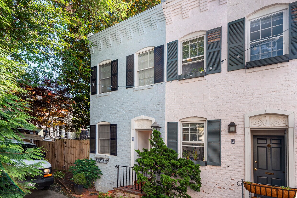 Photo - 1 Pomander Walk NW (Washington, DC)