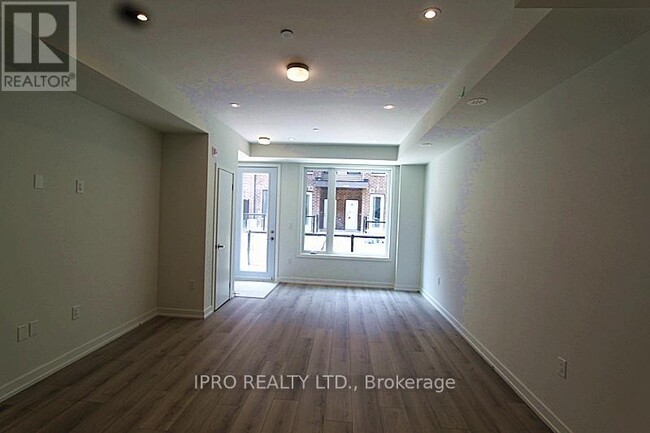 Building Photo - 3546-3546 Colonial Dr