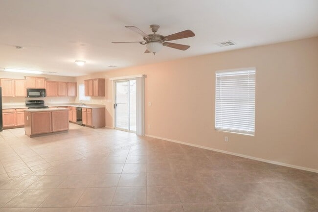 Building Photo - Charming 4 Bed 2.5 Bath Buckeye Home