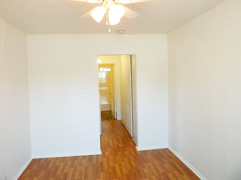 Building Photo - 1327 N Edison Blvd