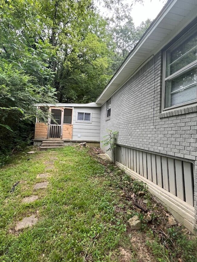 Building Photo - Nice 4 Bedroom 2 bathroom house in North L...