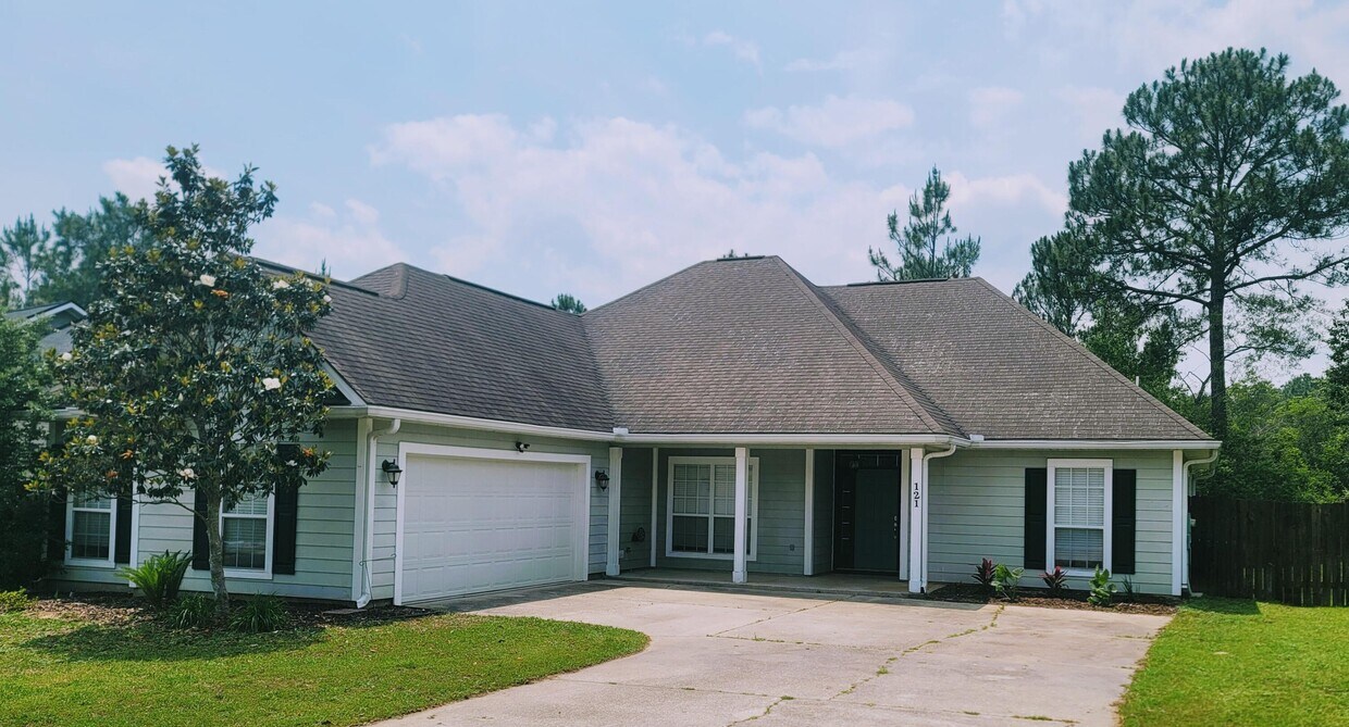 Primary Photo - 121 Crab Apple Ave