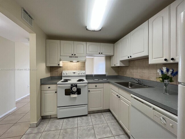 Building Photo - 4324 NW 9th Ave