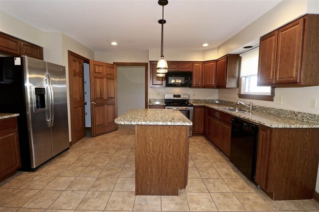 Building Photo - 632 Frogtown Rd