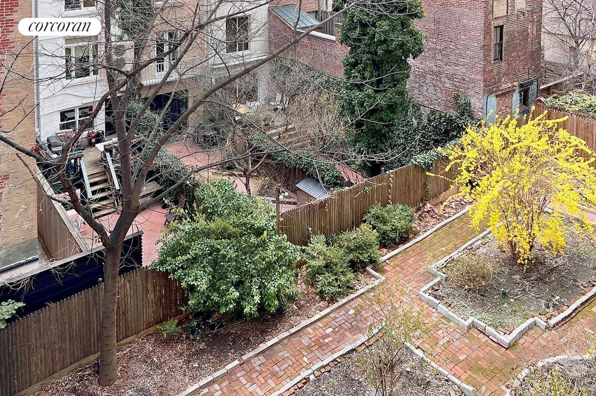 Foto principal - 230 E 79th St
