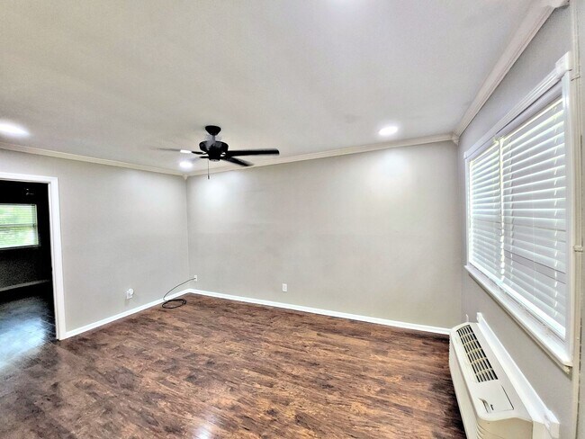 Foto del edificio - 1506 Oakwood Ave NE