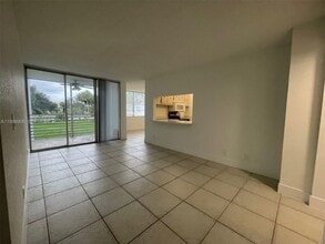 Building Photo - 9441 Live Oak Pl
