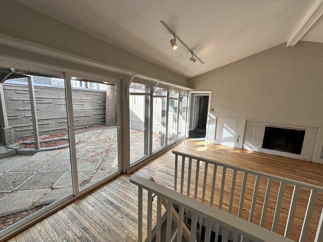 Foto del edificio - AVAILABLE JULY! Student Housing near DU Campus!