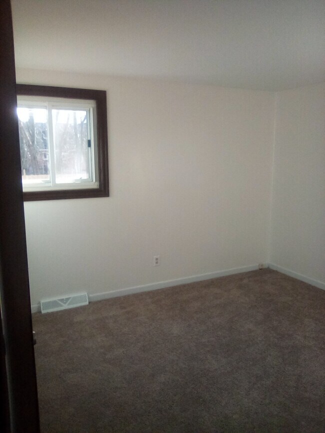 2nd bedroom - 161 Chapel Ave
