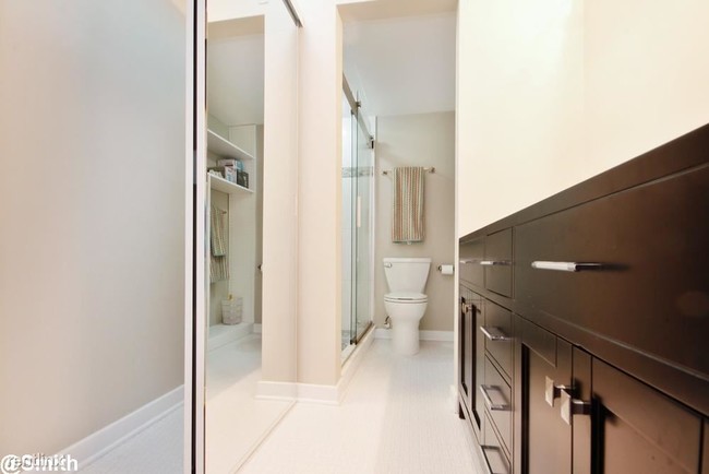 Building Photo - 2 br, 2 bath Condo - 1301 N Dearborn St