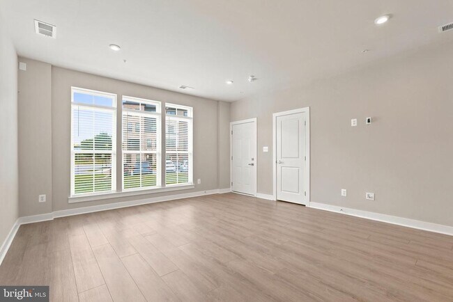 Foto del edificio - 14536 George Carter Way