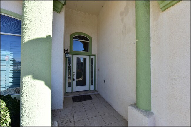 Building Photo - 3660 Tierra Inca Dr