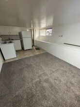 Building Photo - 461 W 12th Ave