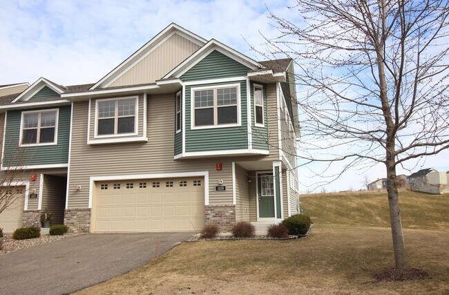 Building Photo - 3159 Frontier Dr