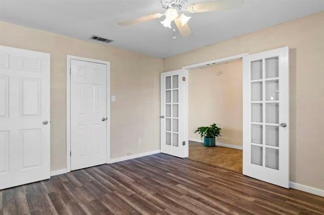 Foto del edificio - 6704 Bellehaven Dr