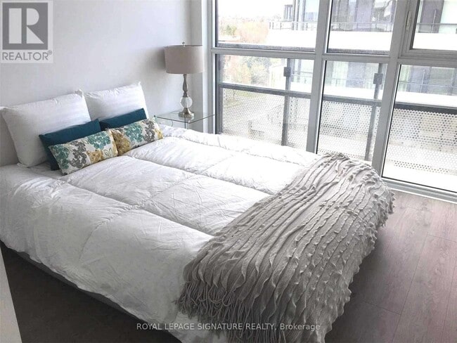 Building Photo - 99 The Donway W