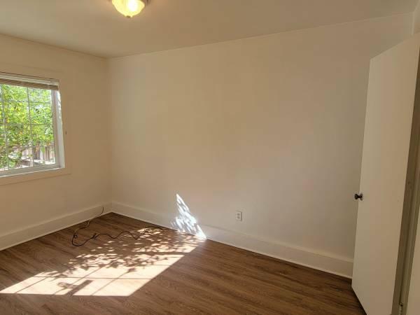 Building Photo - bedroom in San Francisco CA 94118