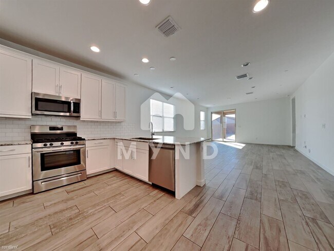 Building Photo - 5 br, 3 bath House - 19353 W Elm St