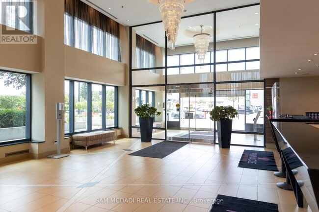 Building Photo - 3985-3985 Grand Park Dr