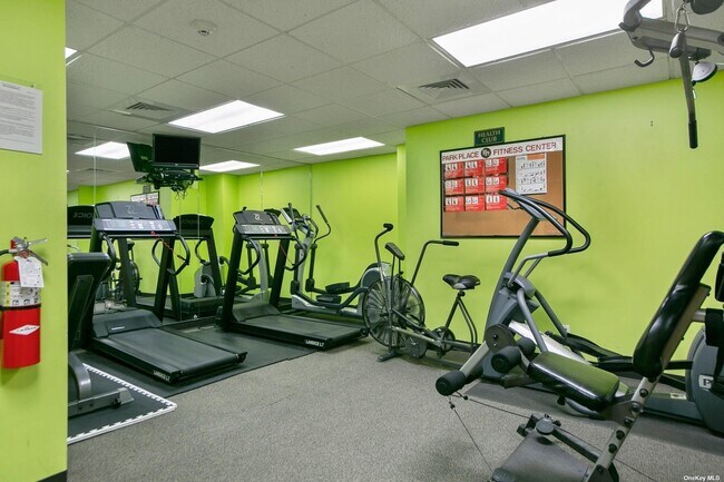 Foto del edificio - 185 Park Ave