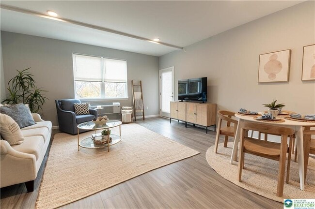 Building Photo - 948 N Front St