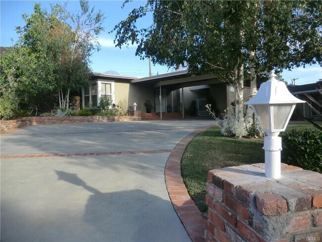 Foto del edificio - 834 Delaware Rd