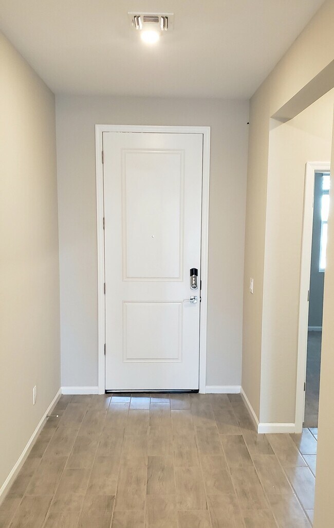 Foto del edificio - Casa Vista 4 bed, 3 bath NEWER home