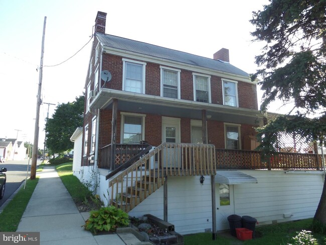 Building Photo - 116 S Walnut St