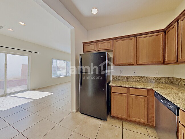 Foto del edificio - 1020 Maple Pines Ave