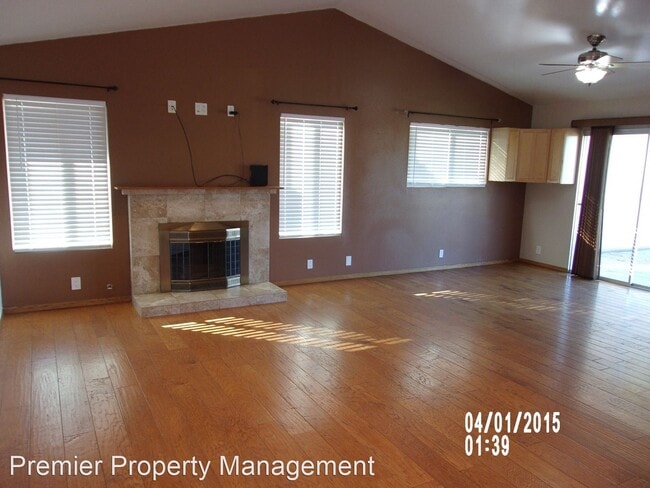 Building Photo - 3 br, 2 bath House - 919 W. Oak
