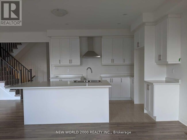 Building Photo - 19 Casserley Cres