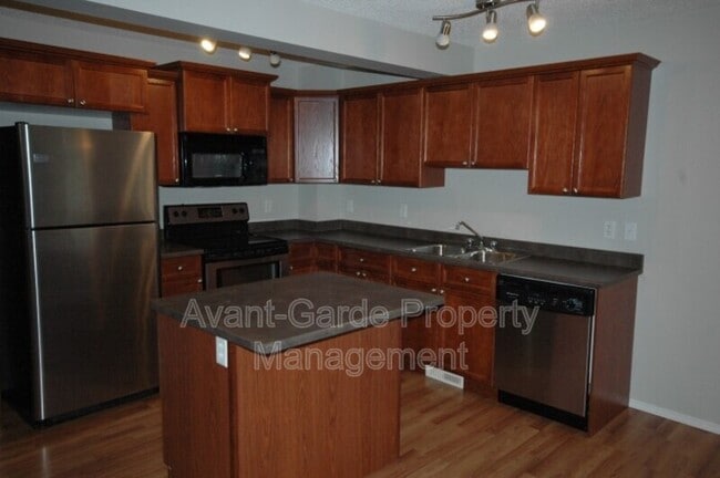 Building Photo - 57 Vaughn Ave