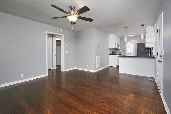 Foto del edificio - Beautiful One-Bedroom at Montrose & 9th!