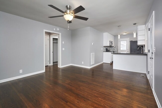 Building Photo - **NOW AVAILABLE!!** Beautiful One-Bedroom ...